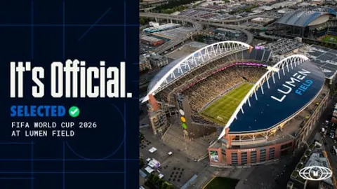 “詹姆斯扣篮再现NBA经典时刻”