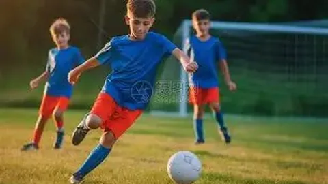 罗伯逊越位争议再现，范戴克进球被判无效，英超焦点时刻引球迷热议